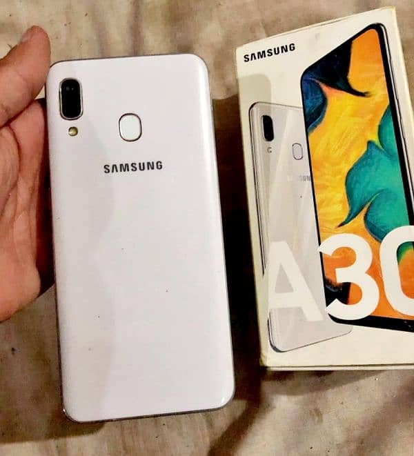 Samsung A30  4gb / 64 gb 0