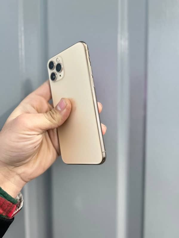 iphone 11 pro 2