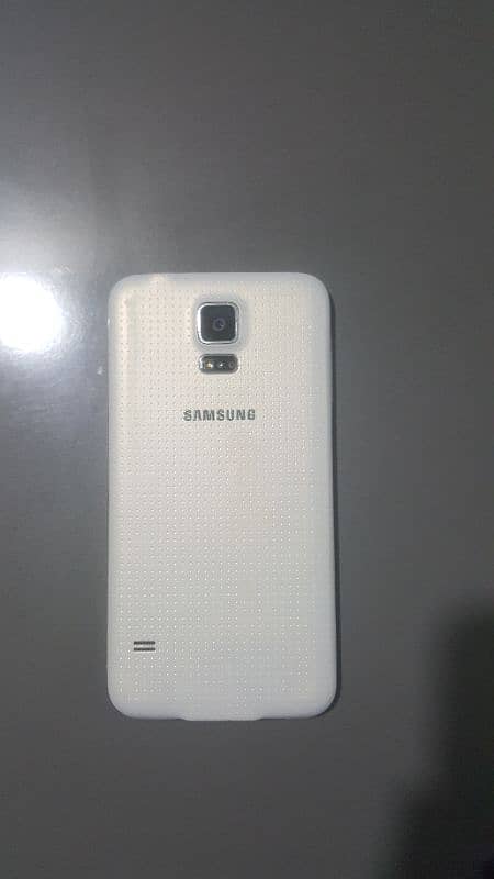 Galaxy S5 white F model 0