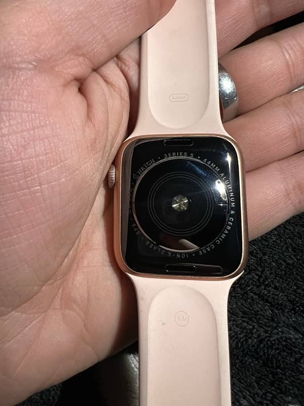 APPLE WATCH SERIES 5 . . 44MM 4