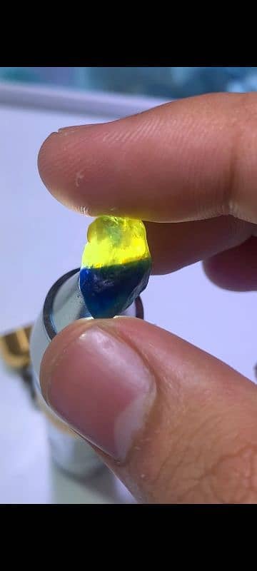 Unheat Rough facet grade amazing bi-colour sapphire 1