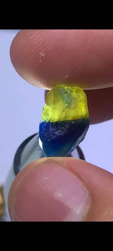 Unheat Rough facet grade amazing bi-colour sapphire 5