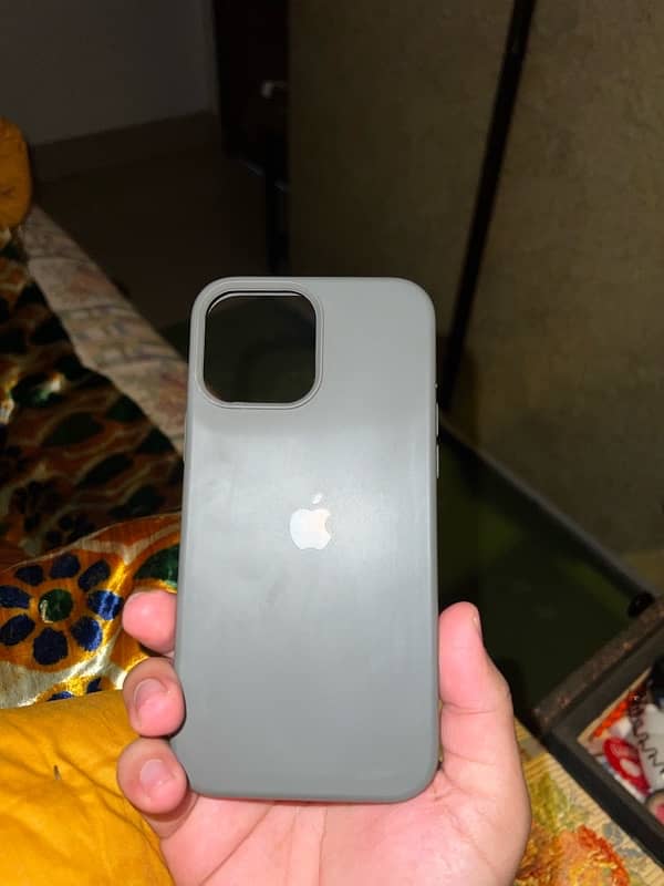 iphone 13 pro max cases just like new 4