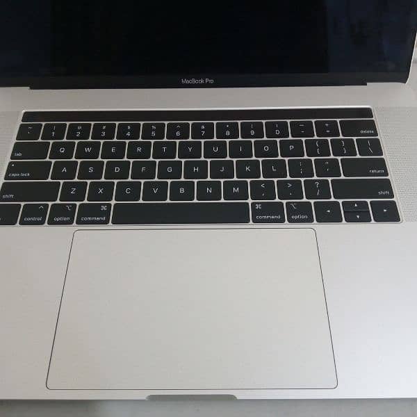 macbookpro 2019 core i7 16/512 2