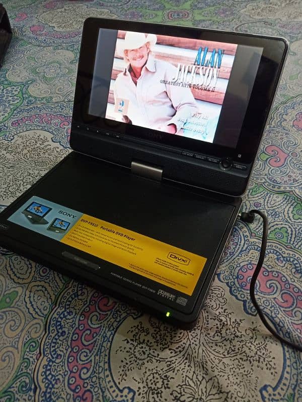 SONY DVP-FX810 PORTABLE DVD PLAYER 8"INCH LCD WIDE SCREEN EXCELLENT 3