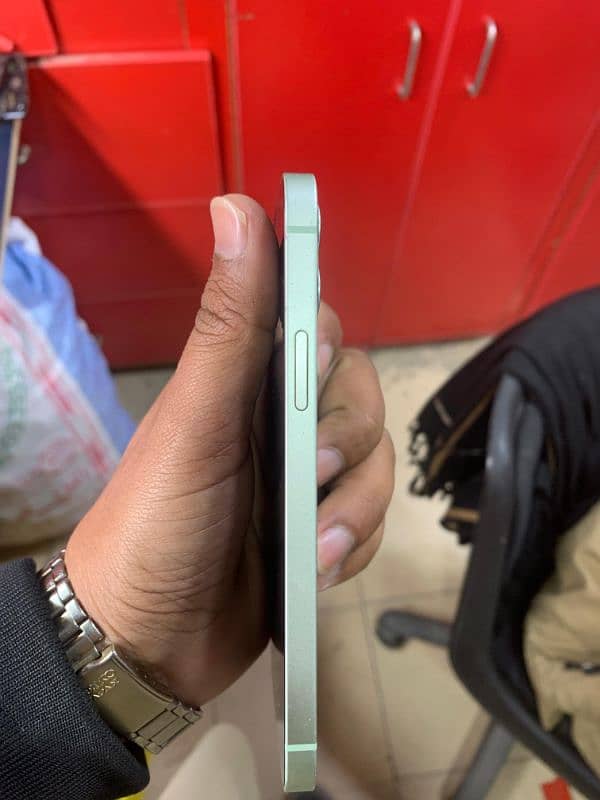 iPhone 12. ( iCloudId) 03366300095 5