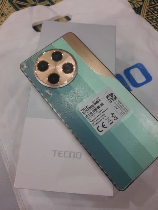 Tecno Camon 30 8/256 full box with warrenty no falut no open no repair 3