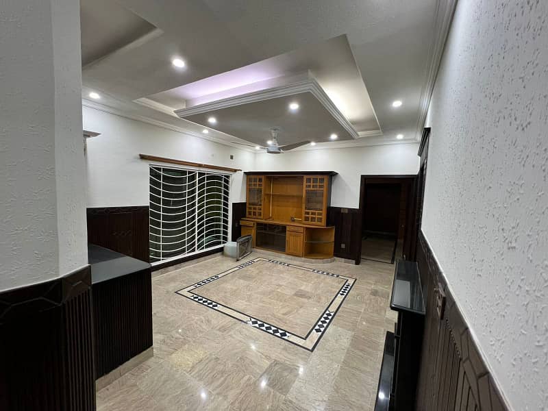 Beautiful ground portion for rent G11 Islamabad 4