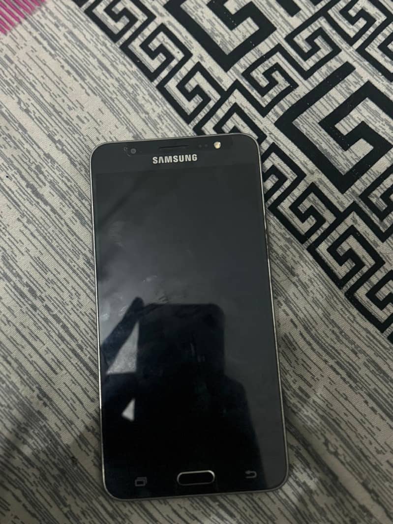 Samsung galaxy j7 2gb 16gb condition 10/9 1