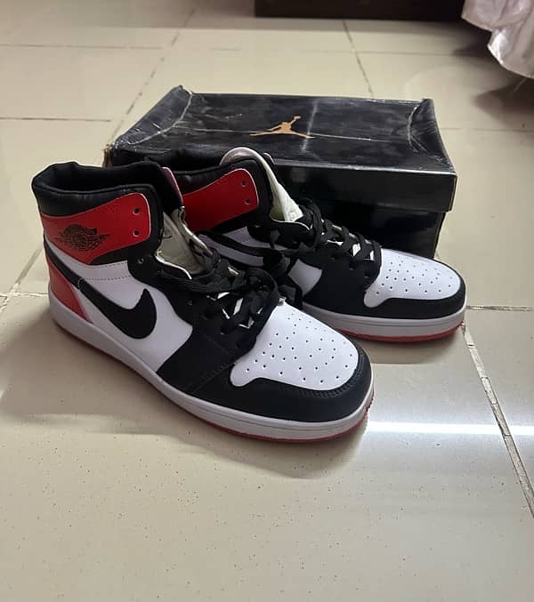 Nike air jordan 1 white/red (Branded shoes/jordans shoes/sneakers/) 1