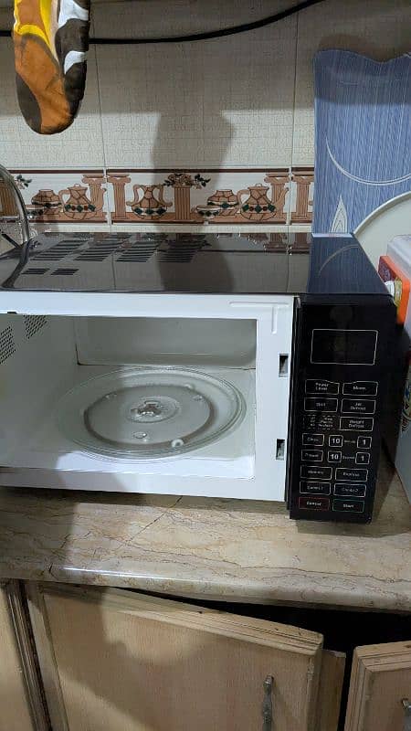 microwave oven in new condition 2