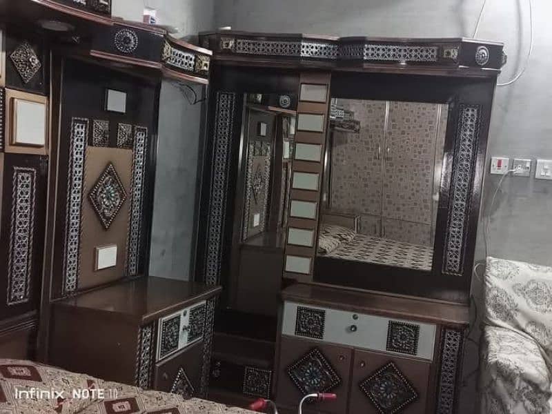 Furniture in excellent condition 3