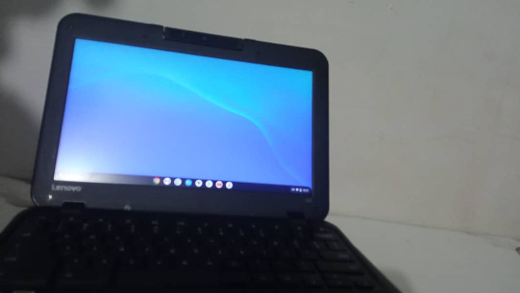 Lenovo N21 Chromebook with Windows 10 Support 1