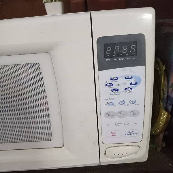 Dawlance microwave for sale in good condition 1