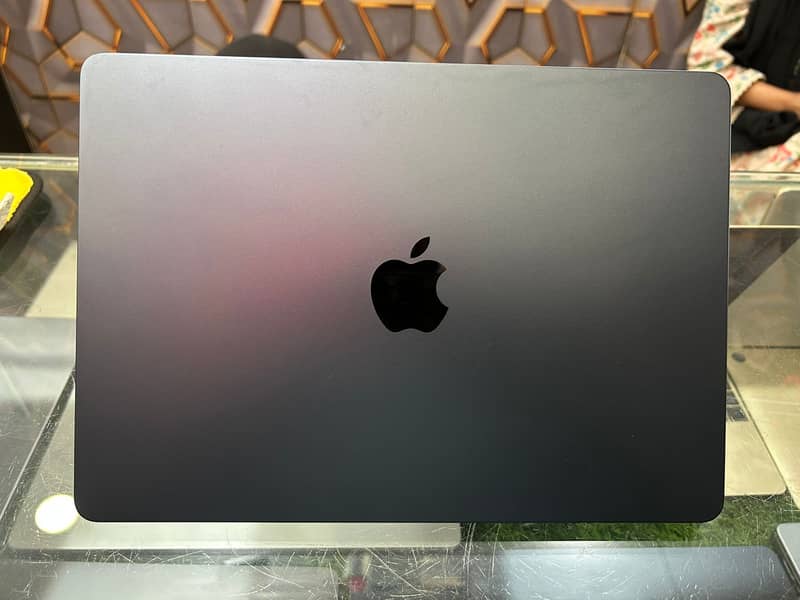 MacBook Air M2| 13.6 inches 3