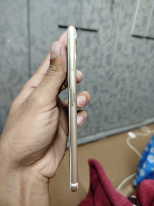 I phone 7 Plus gold 2