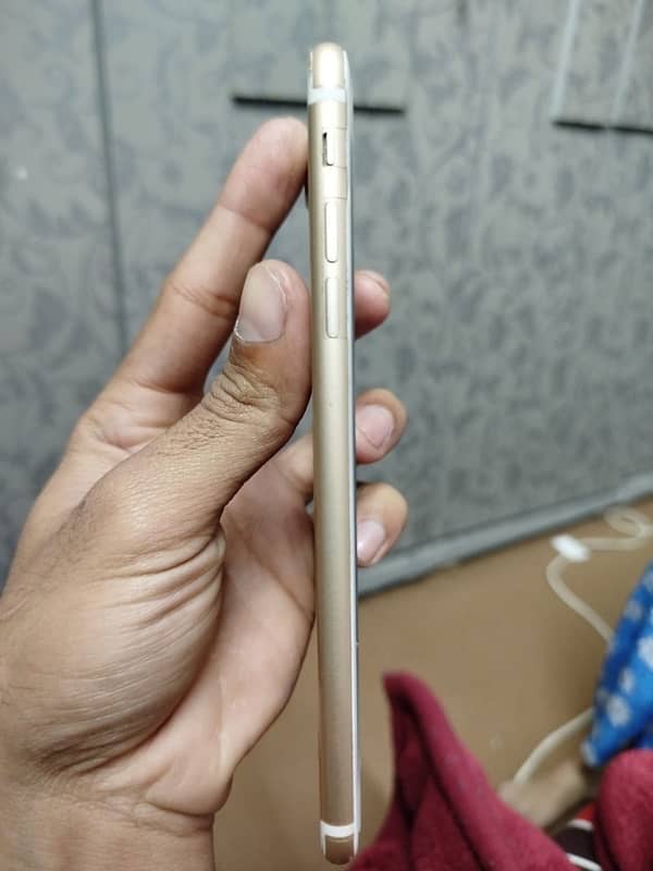 I phone 7 Plus gold 3