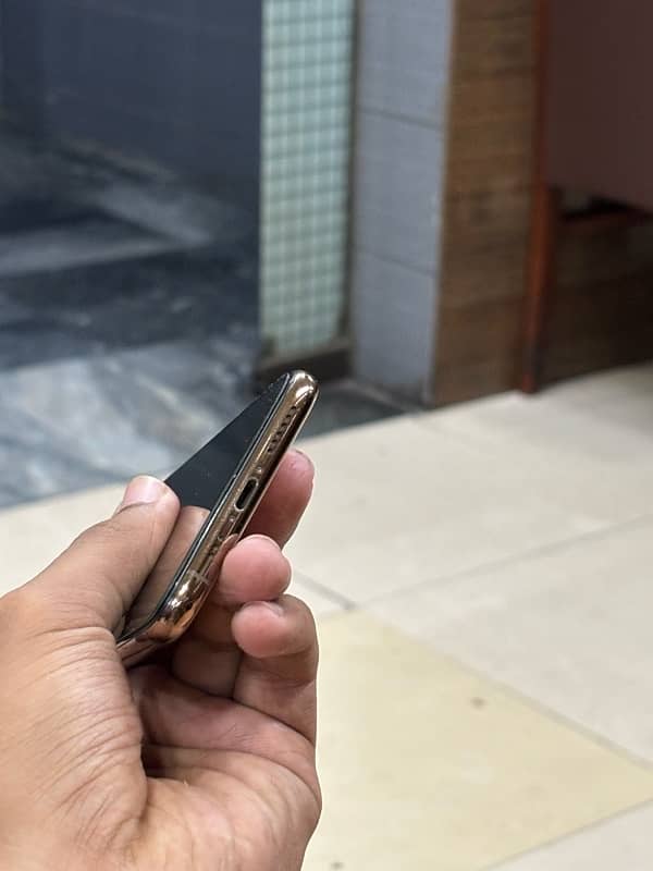 IPHONE XS 256GB NON PTA EXCHANGE POSSIBLE 1