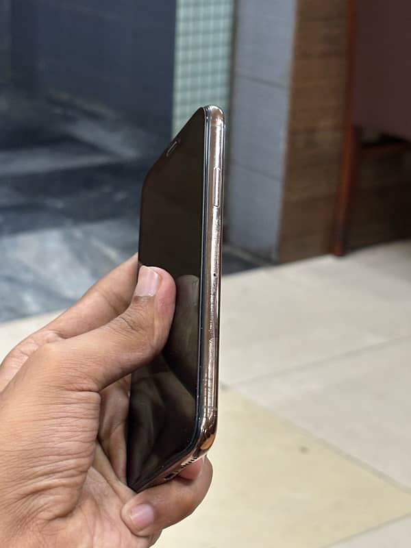 IPHONE XS 256GB NON PTA EXCHANGE POSSIBLE 2