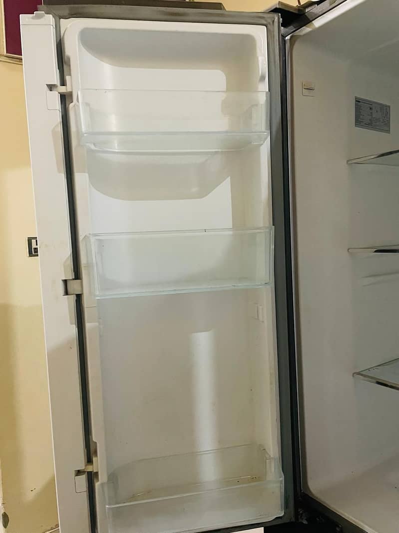 Haier SBS Refrigerator Double Door Black Glass 2