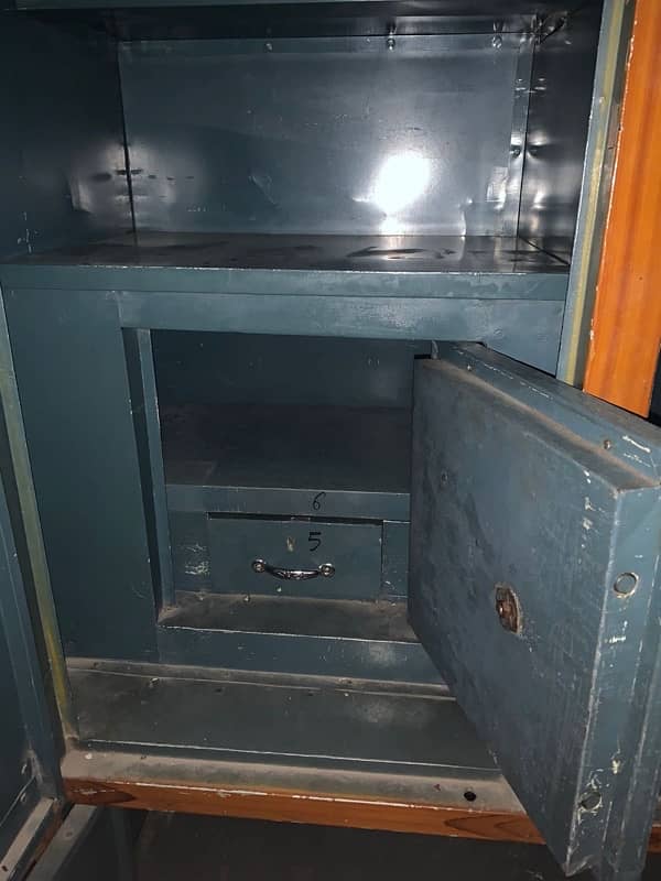 Used Iron Almari/Locker for Sale 10/9 2