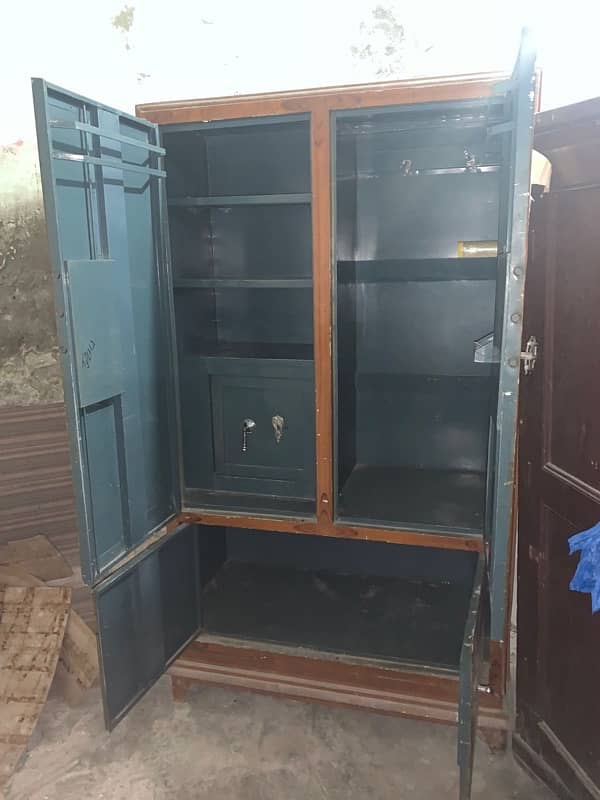 Used Iron Almari/Locker for Sale 10/9 5