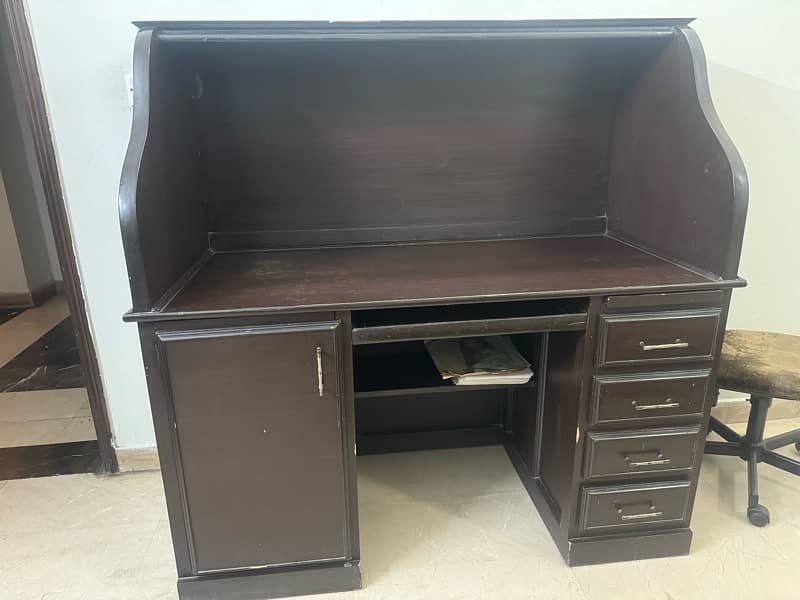 used king size study and computer table and chair 0