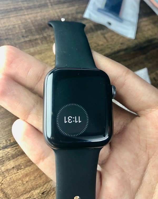 Apple Watch Series 5 GPS Nike Edition 40mm 2