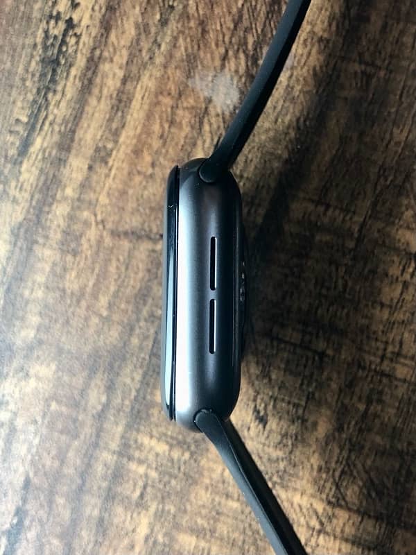 Apple Watch Series 5 GPS Nike Edition 40mm 6