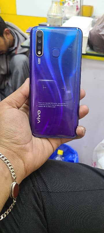 vivo y19 4