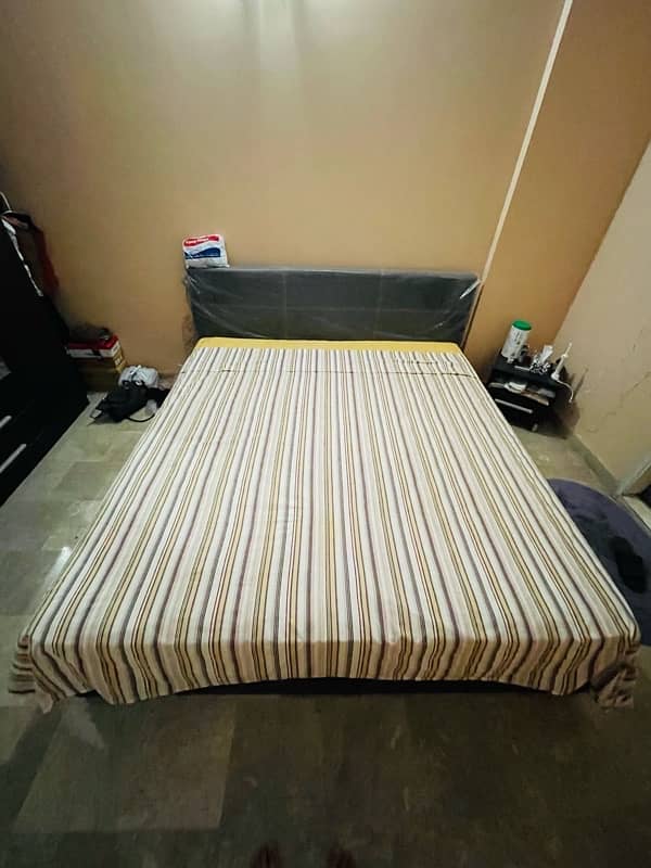 New bed with matress  and watdrop 1 sitable 1