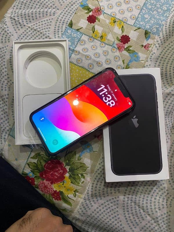 iphone 11 (64Gb) with com box 0