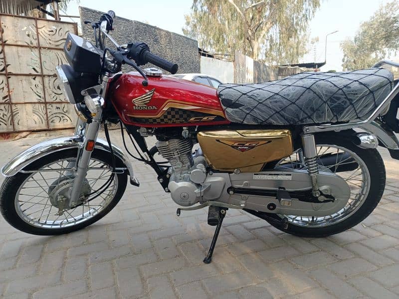 Honda 125 special gold edition 6