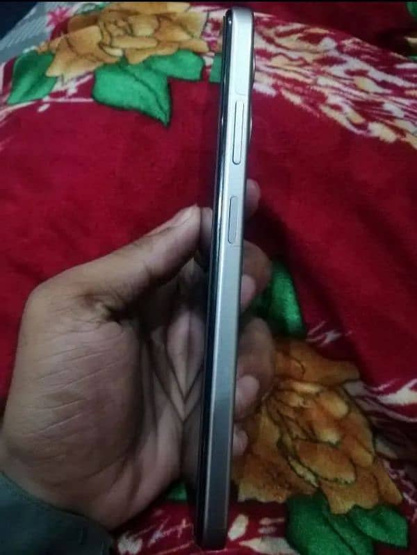 Infinix smart 9 4/64 3