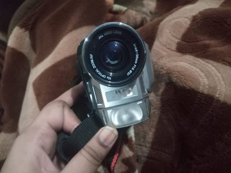 sell me brand new movie maker camera 1