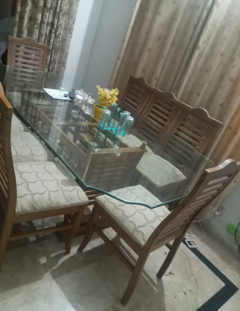 8 Seater Dining Table Urgent Sale 3