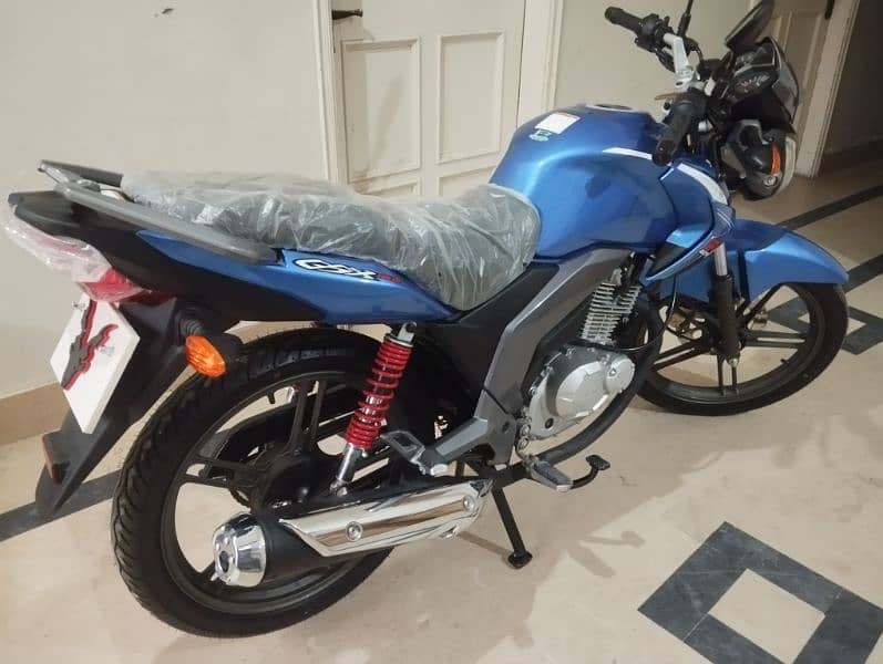 Suzuki GSx125r brand new just 120km used 1