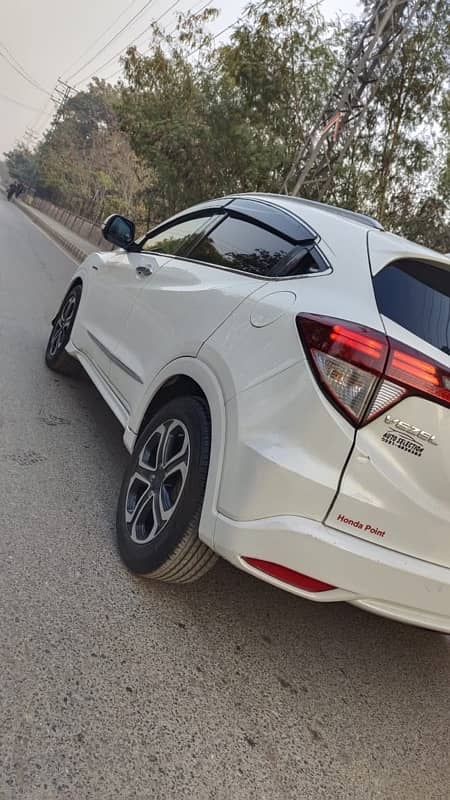 Honda Vezel z package full option total original paint pearl white co 5