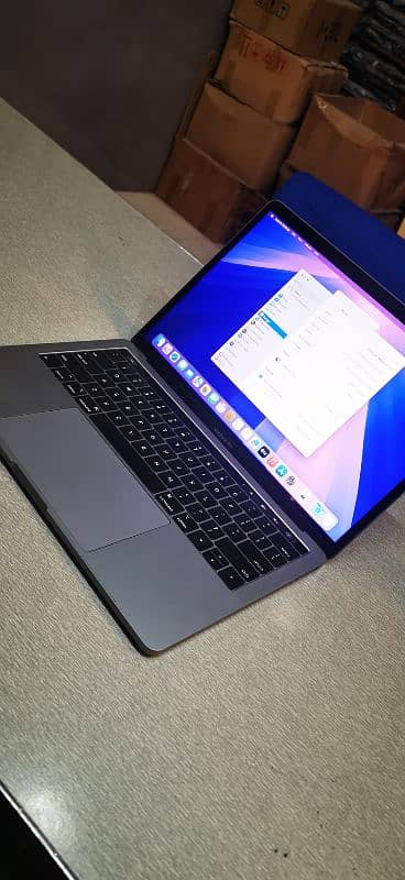 macbook pro 2018/15" i9/32/512/4gb graphics 1