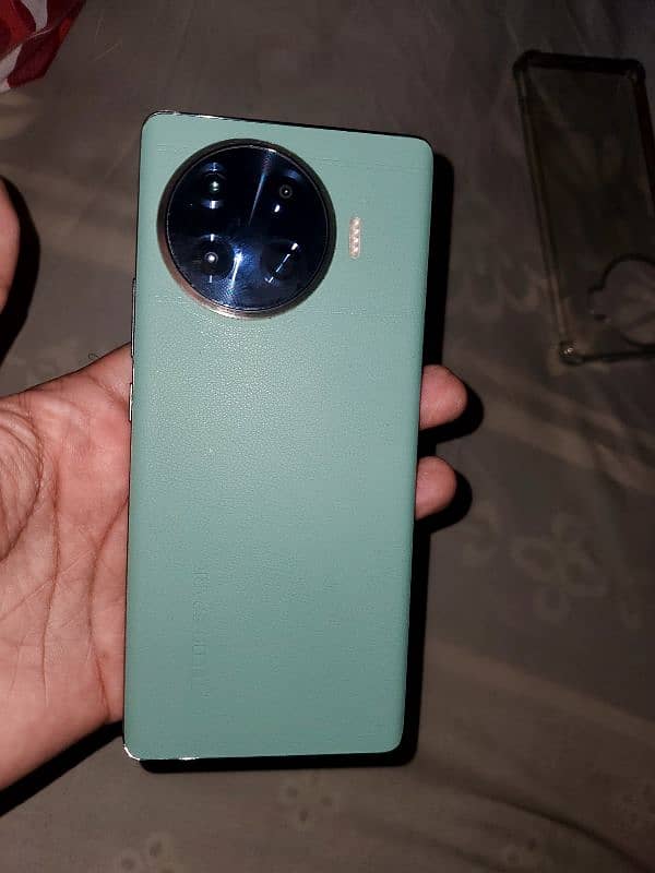 tecno spark 20 pro plus + 1