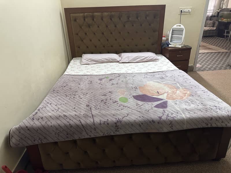 Solid wood double bed 0