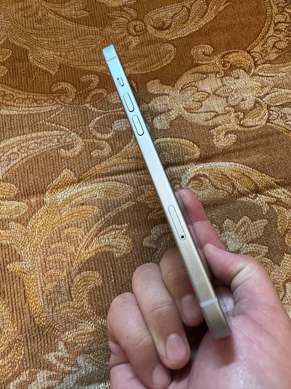 IPhone 15 Plus 4