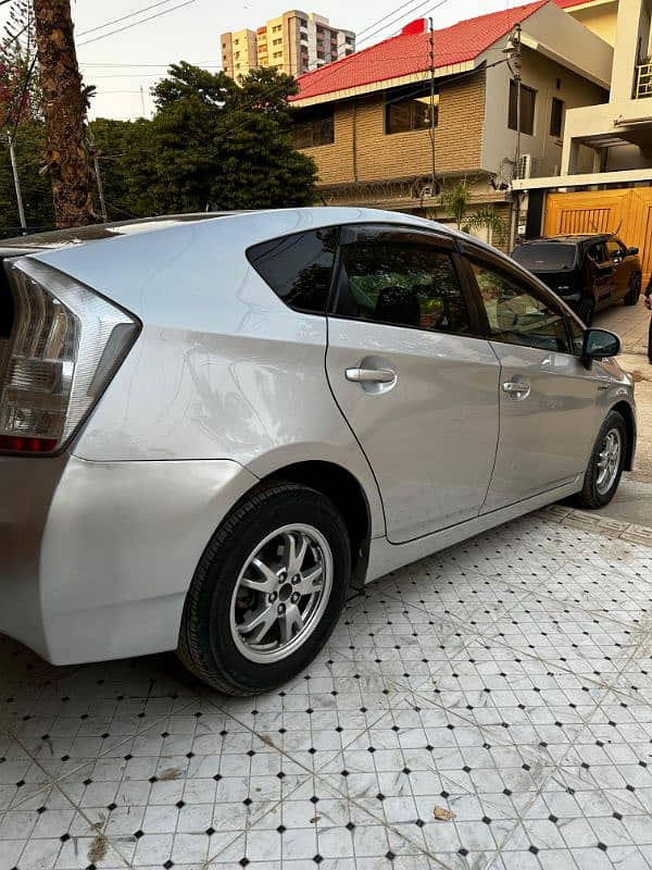 Toyota Prius 2011 13