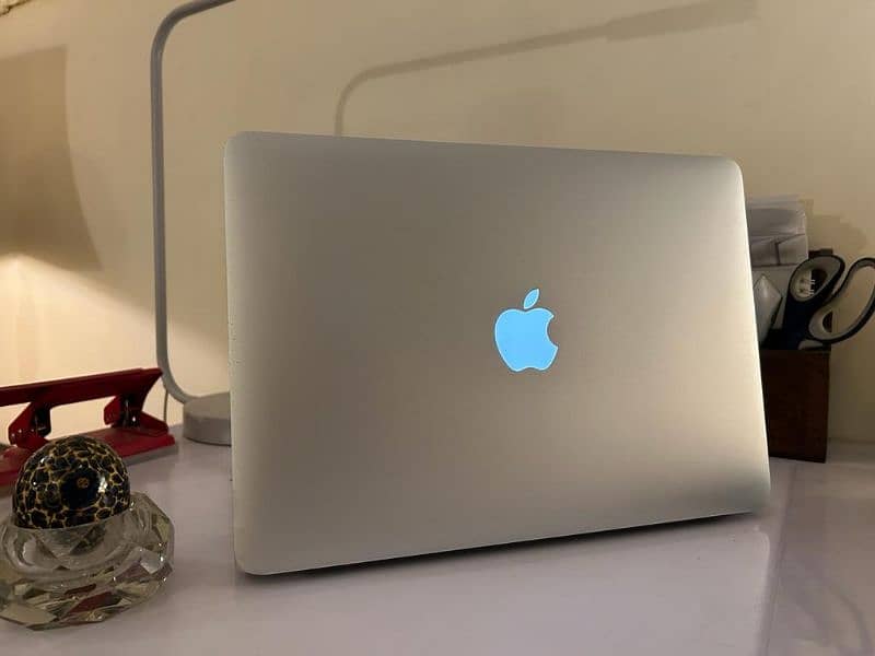 Apple MacBook Air 2015 0