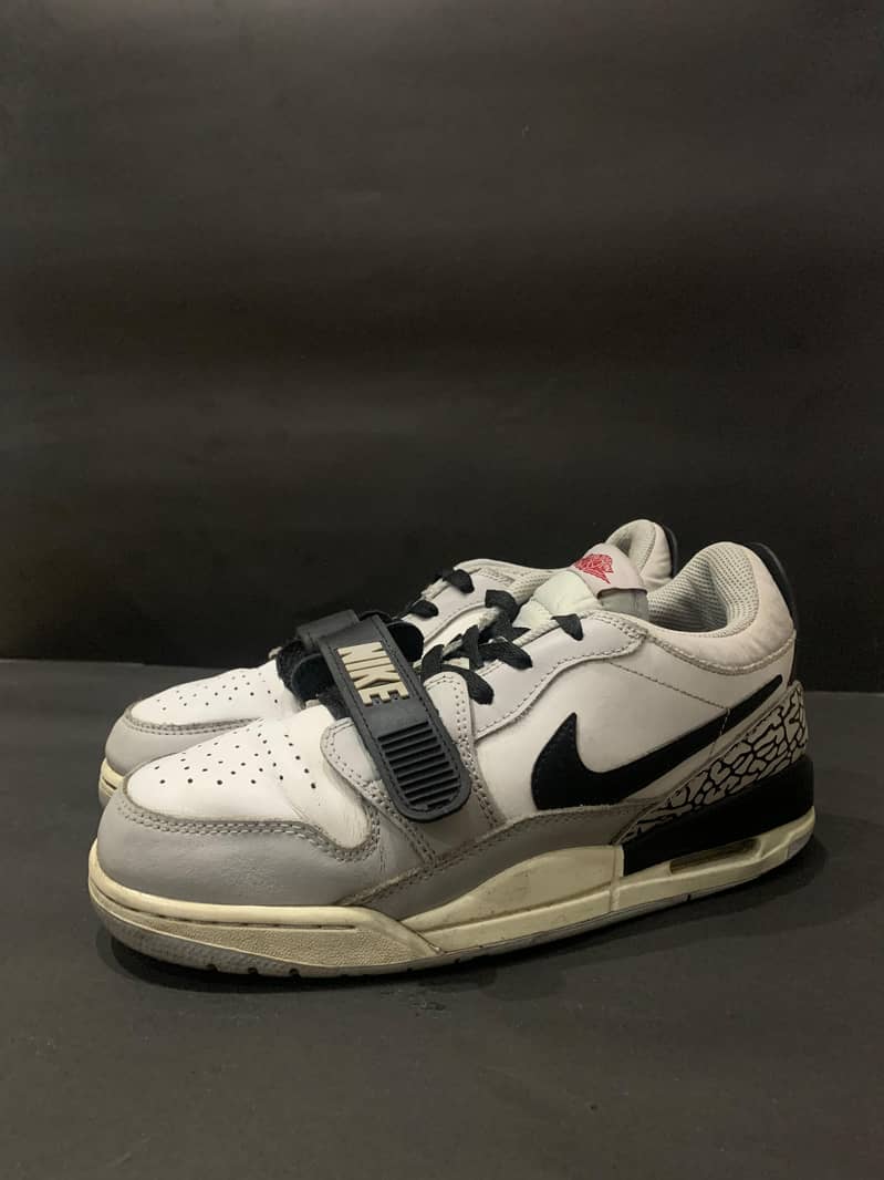 Jordan Legacy 312 Low (Tech Grey Fire Red Black (GS)) 2