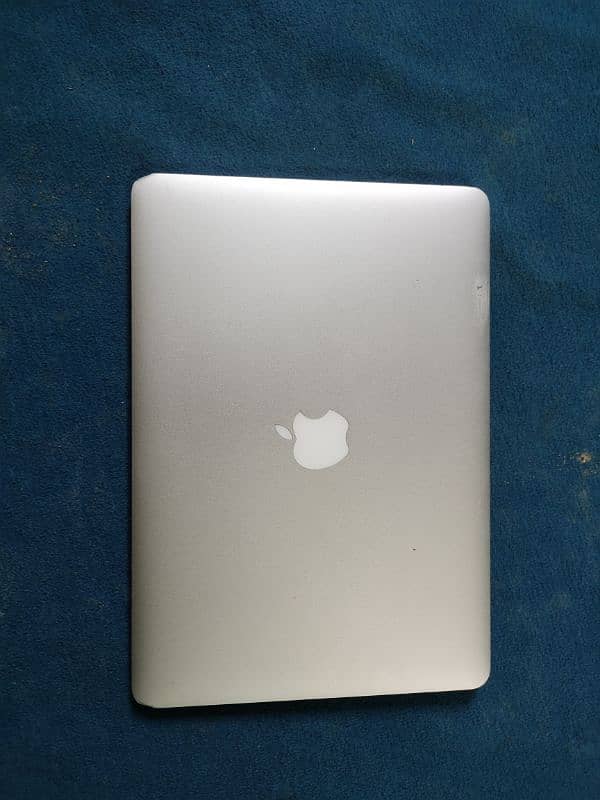 Macbook Air (13 inch, early 2015) 1