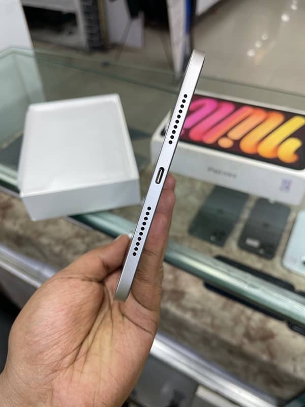 iPad mini 7 128gb 11 month warranty 3