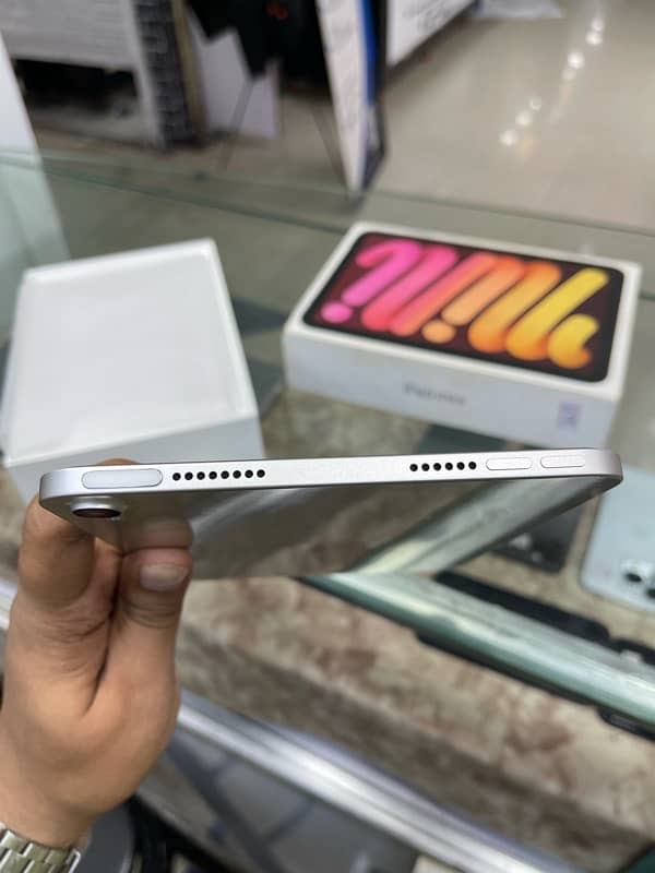 iPad mini 7 128gb 11 month warranty 7