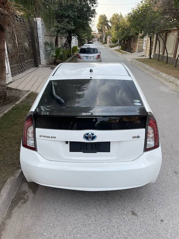 Toyota Prius 2015 S Led Edition 1.8 3