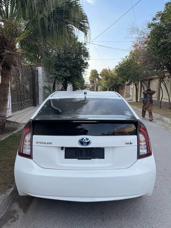 Toyota Prius 2015 S Led Edition 1.8 4